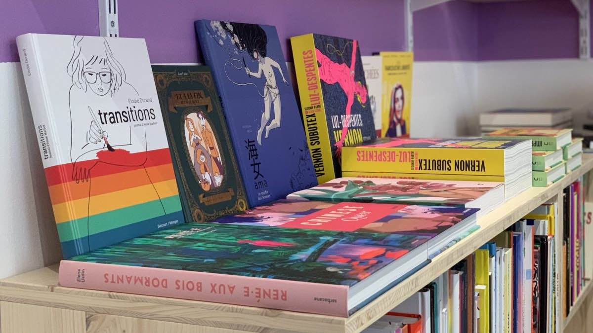 Des livres féministes vendus par la librairie militante Majo, à Paris